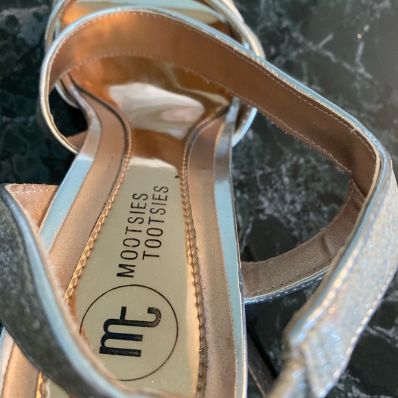 Sparkly glittery mootsie tootsie silver heels - daughter worn it once for prom - Picture 7 of 7